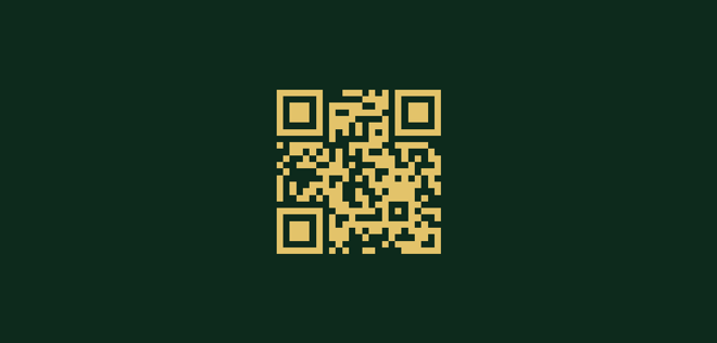 Табличка с QR-кодом на стойке регистрации